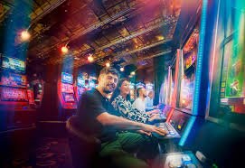Simbol peringatan responsible gaming sebagai pengingat untuk bermain secara bertanggung jawab